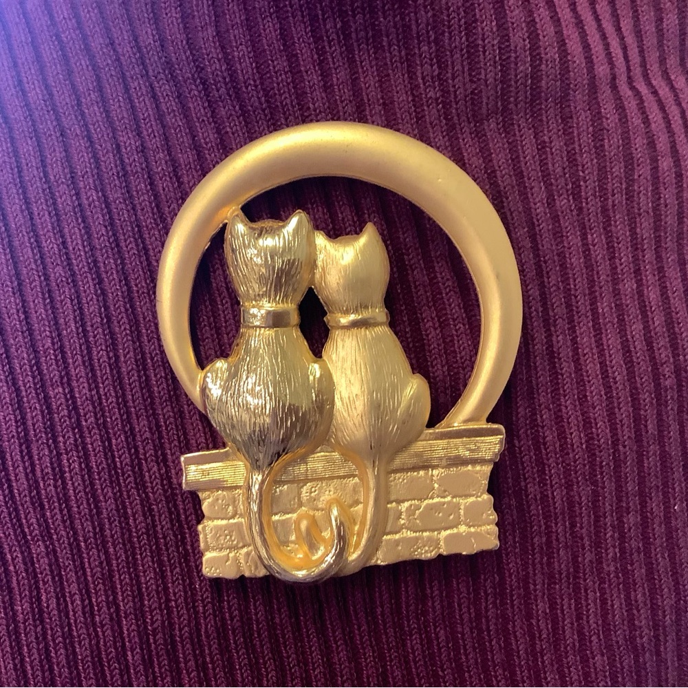 JJ Jonette Loving Cats Pin